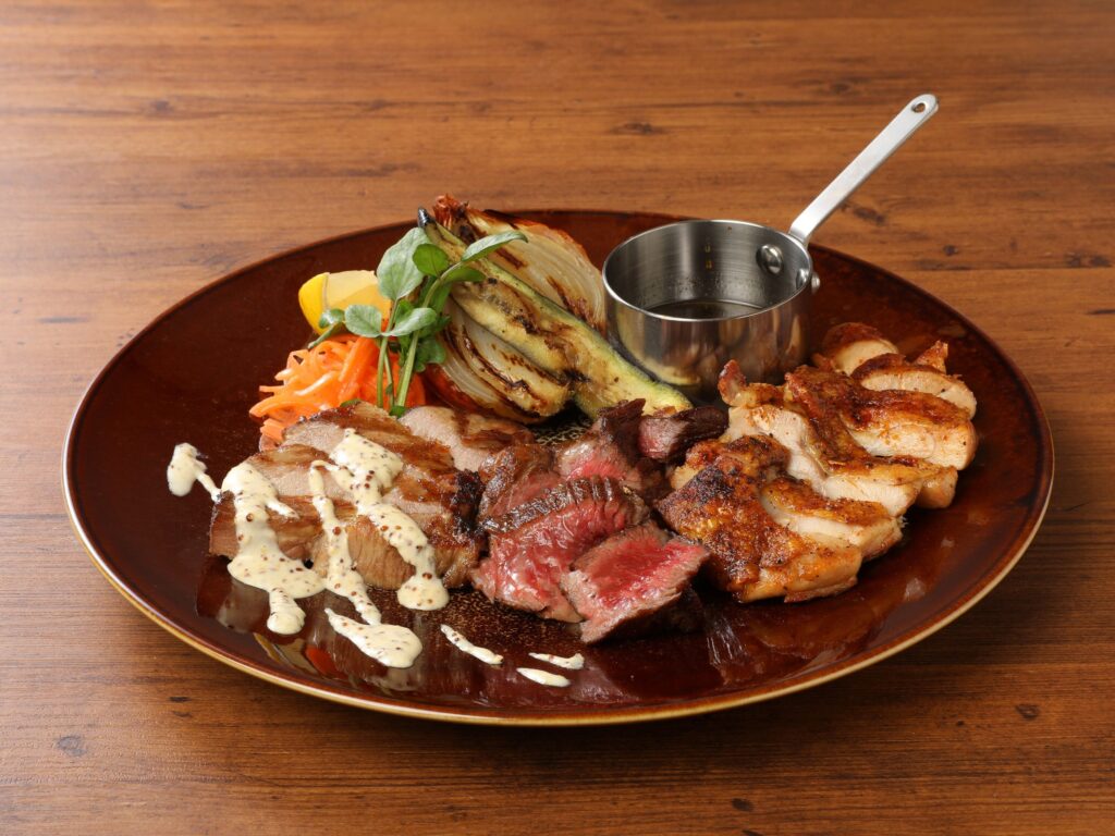 ボリューム満点！ビールとの相性も◎
【グリル盛り合わせ】