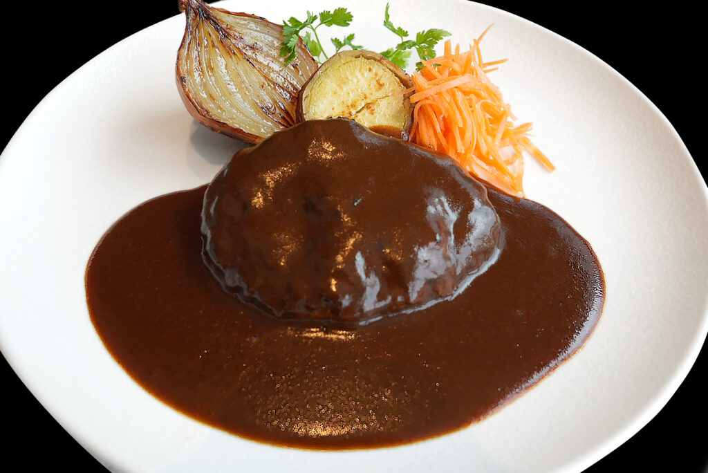 淡路産牛を使用！
【粗挽きビーフハンバーグ デミグラスソース】