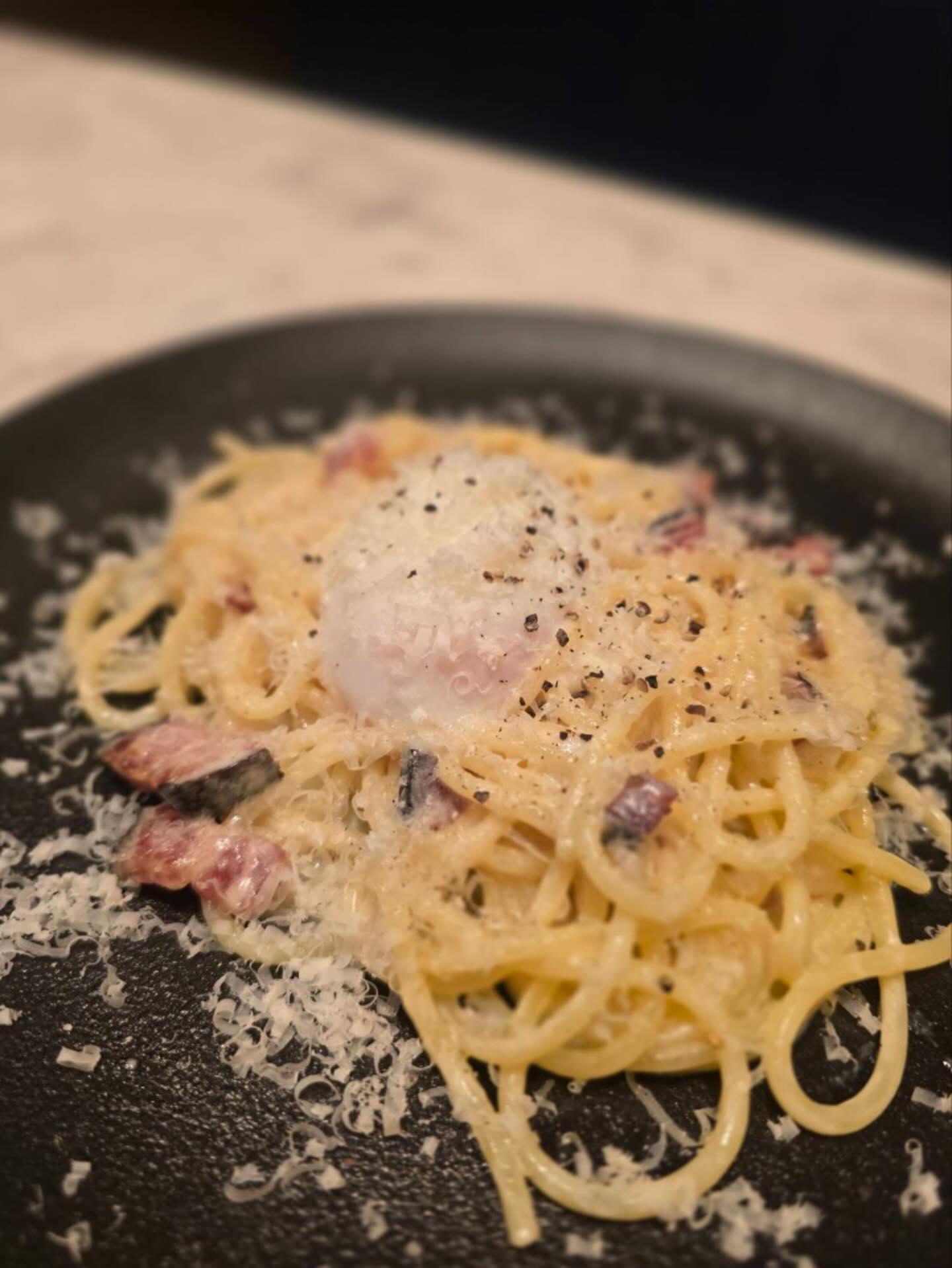 こちらは【農家のベーコンと蘭王卵のカルボナーラ】です🍽️