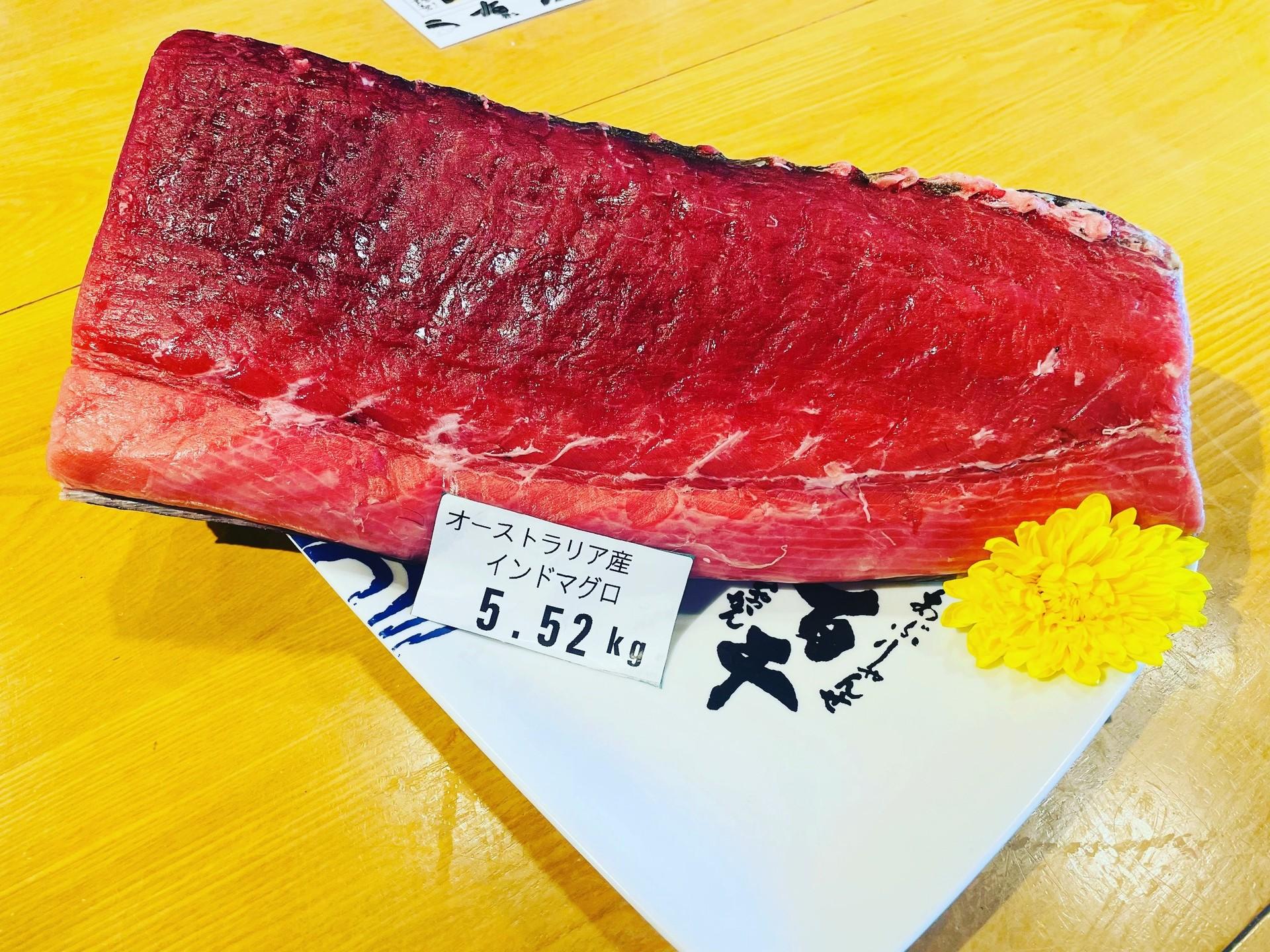 お皿からはみでてます！
