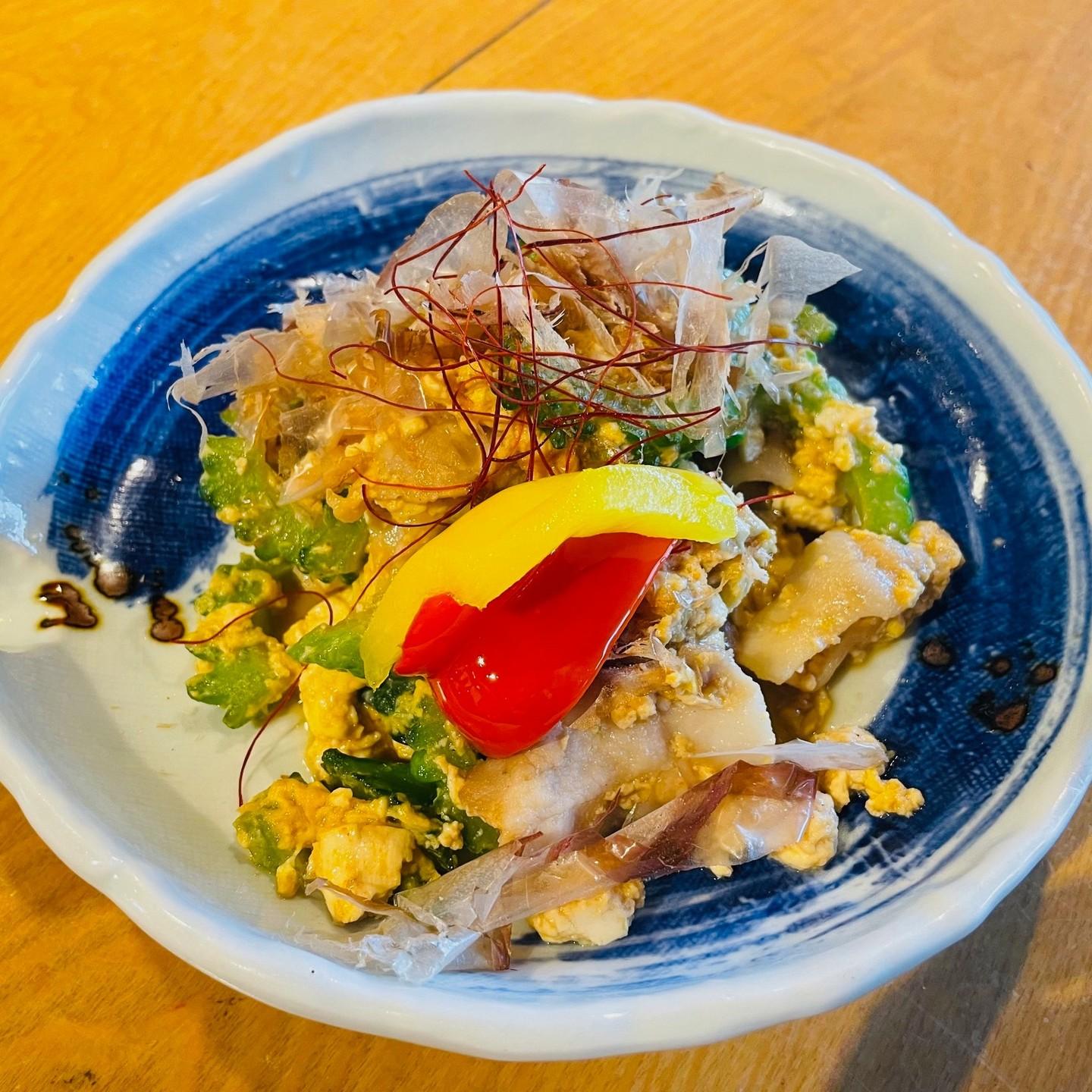 夏は、百干のゴーヤチャンプルー！