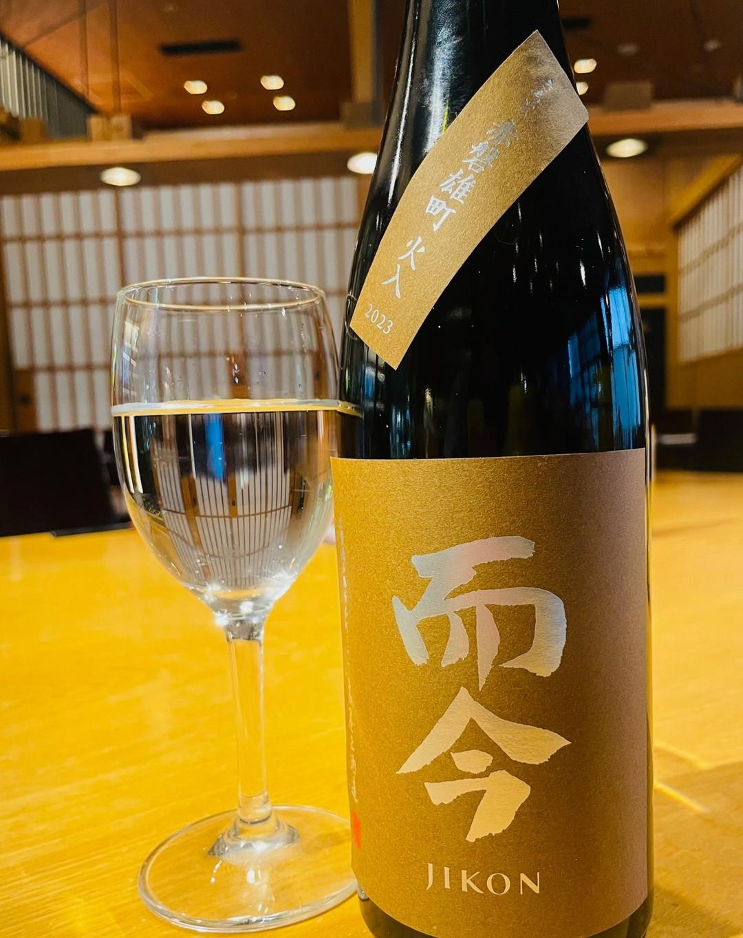 ただいま、ワイングラスで飲める日本酒は…
