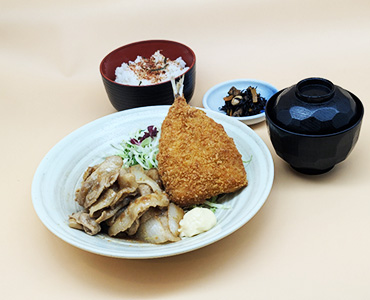 ◎合い盛りA定食<br />
豚生姜焼き&アジフライ<br />
*画像はイメージです。