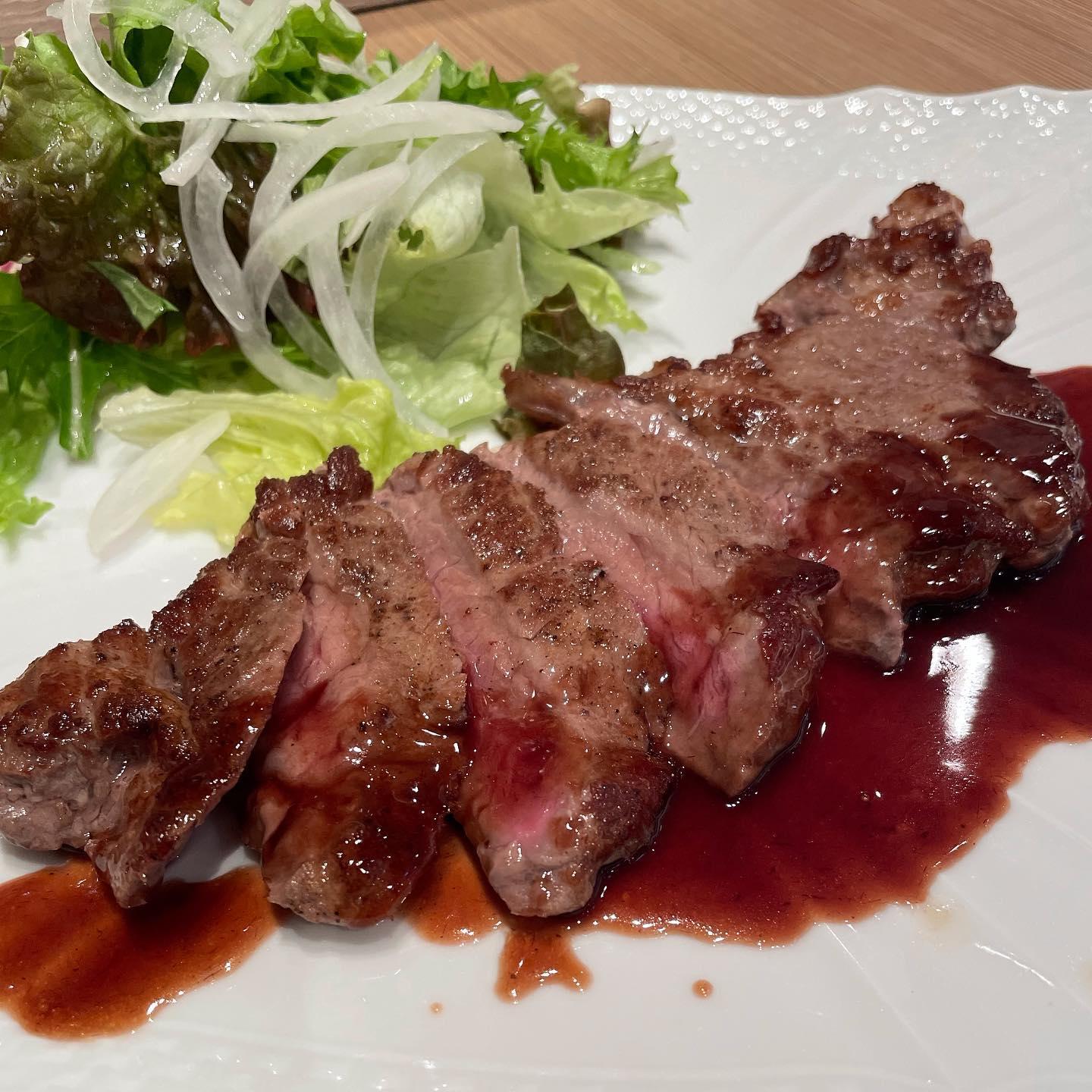 当店人気のサーロインステーキ！✨