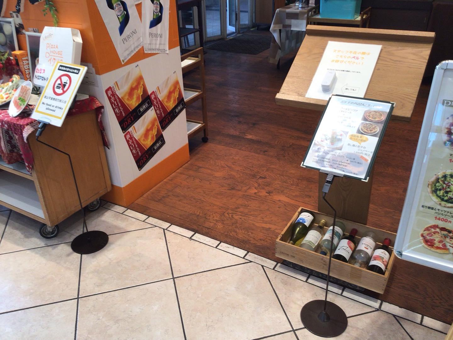 当店は店内だけでなく入り口も広くなっており、ベビーカーでお越しの方や車椅子の方でも誰でも入りやすくなっております！
