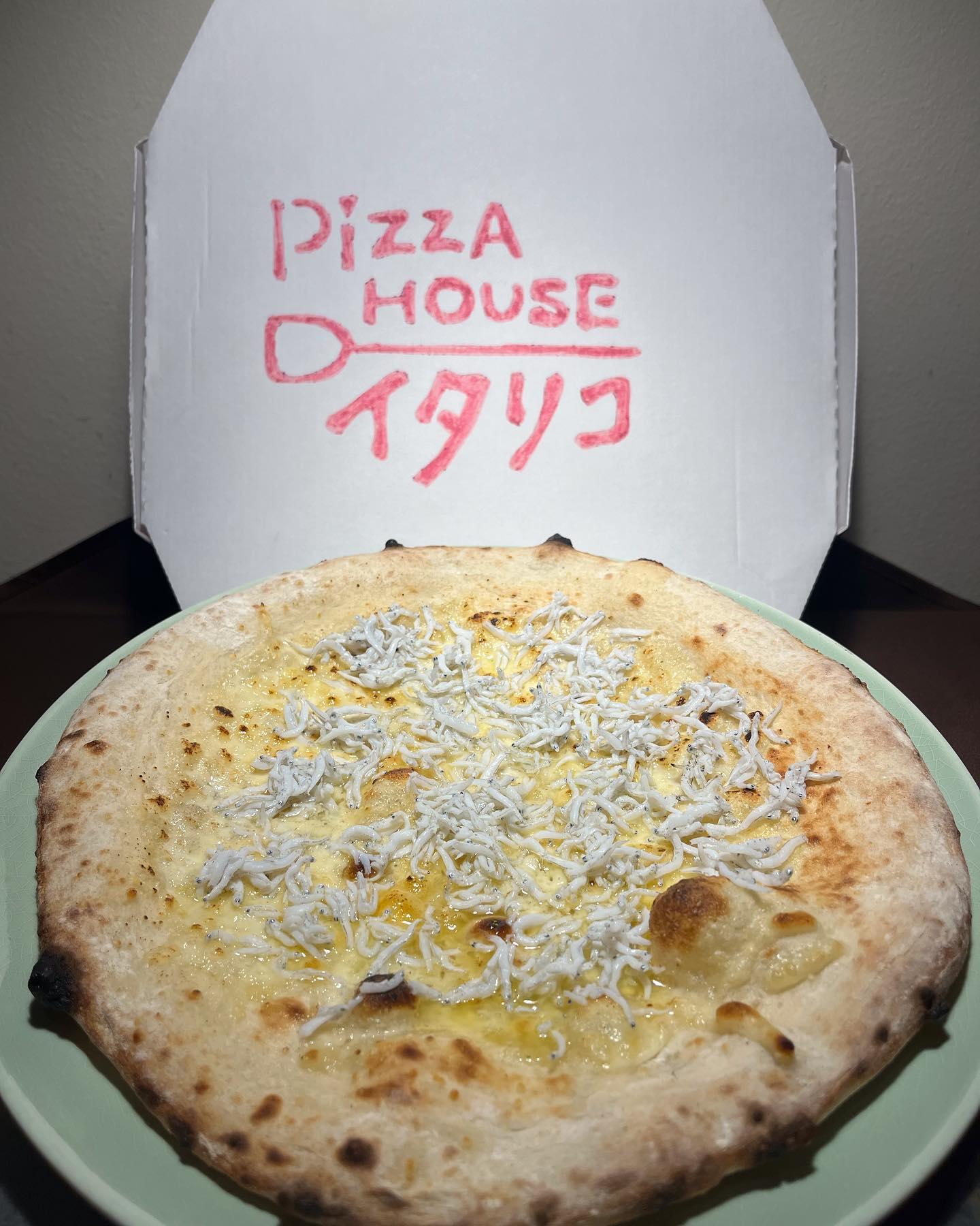 当店ではピザ🍕の『テイクアウト』も承っております！