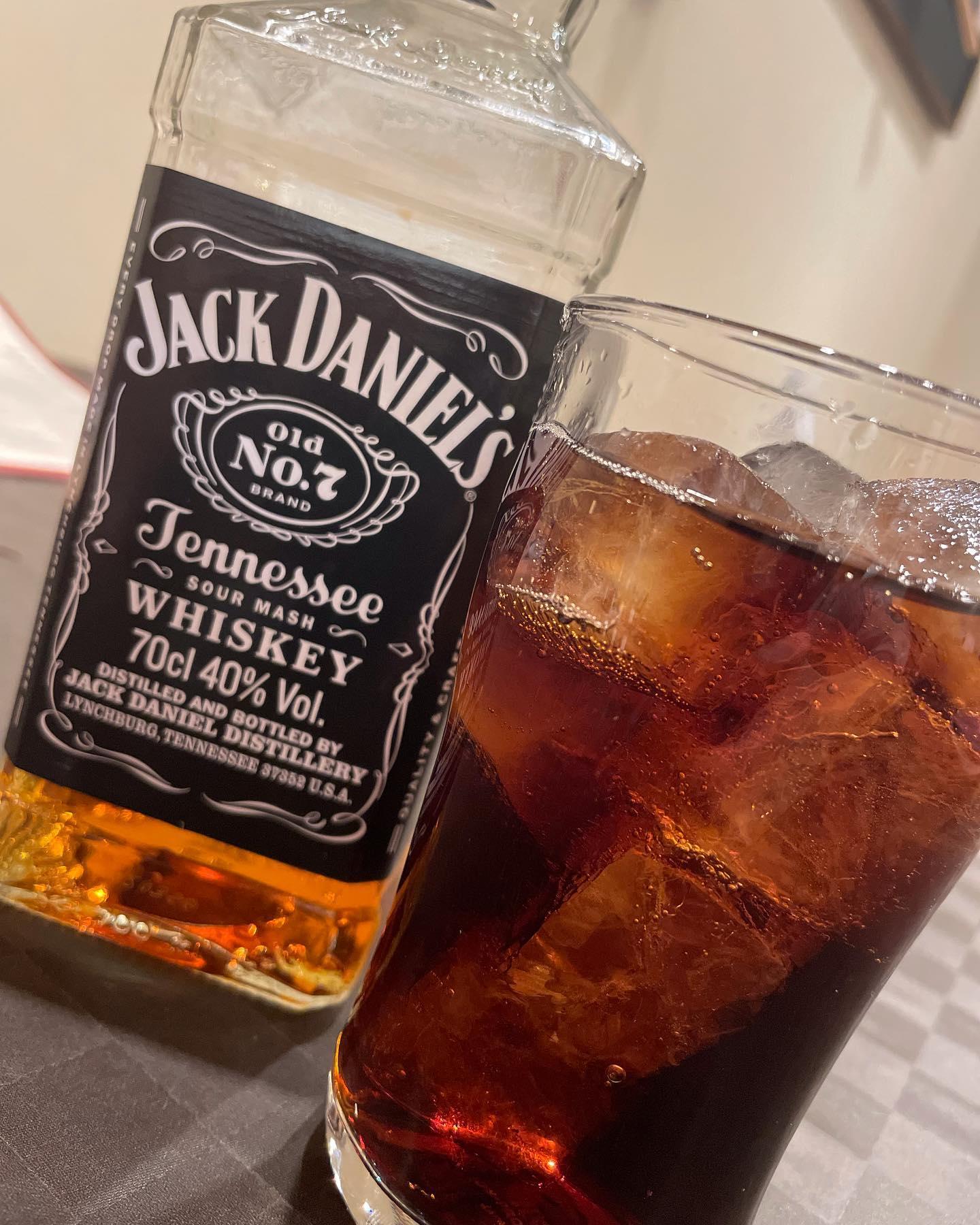 本日ご紹介させていただきますのはJapanese whisky｢ジャックダニエル」でございます！🥃
