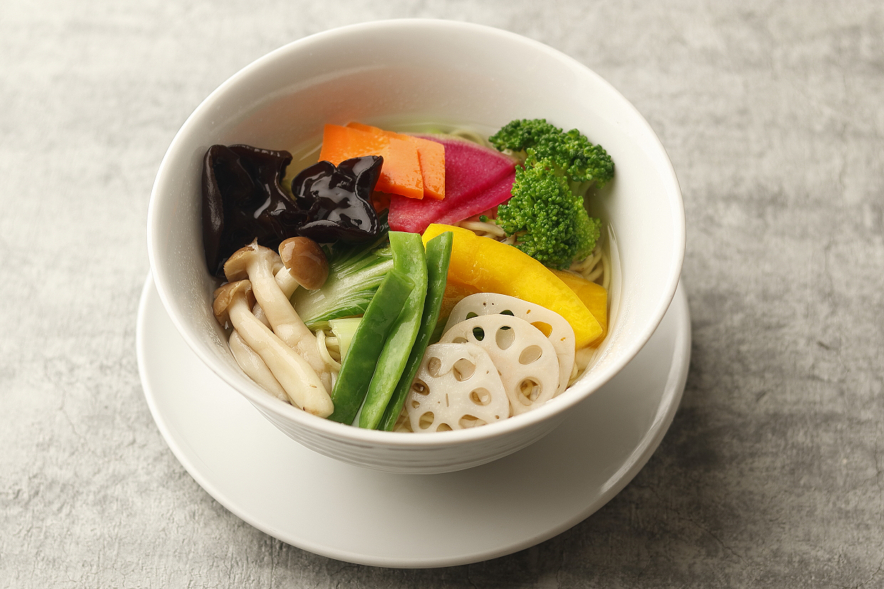 ◎【こくべじ】野菜湯麺<br />
こくべじ】とは<br />
約300年の歴史がある国分寺野菜の　<br />
愛称で、地産地消を目指す取り組みです。