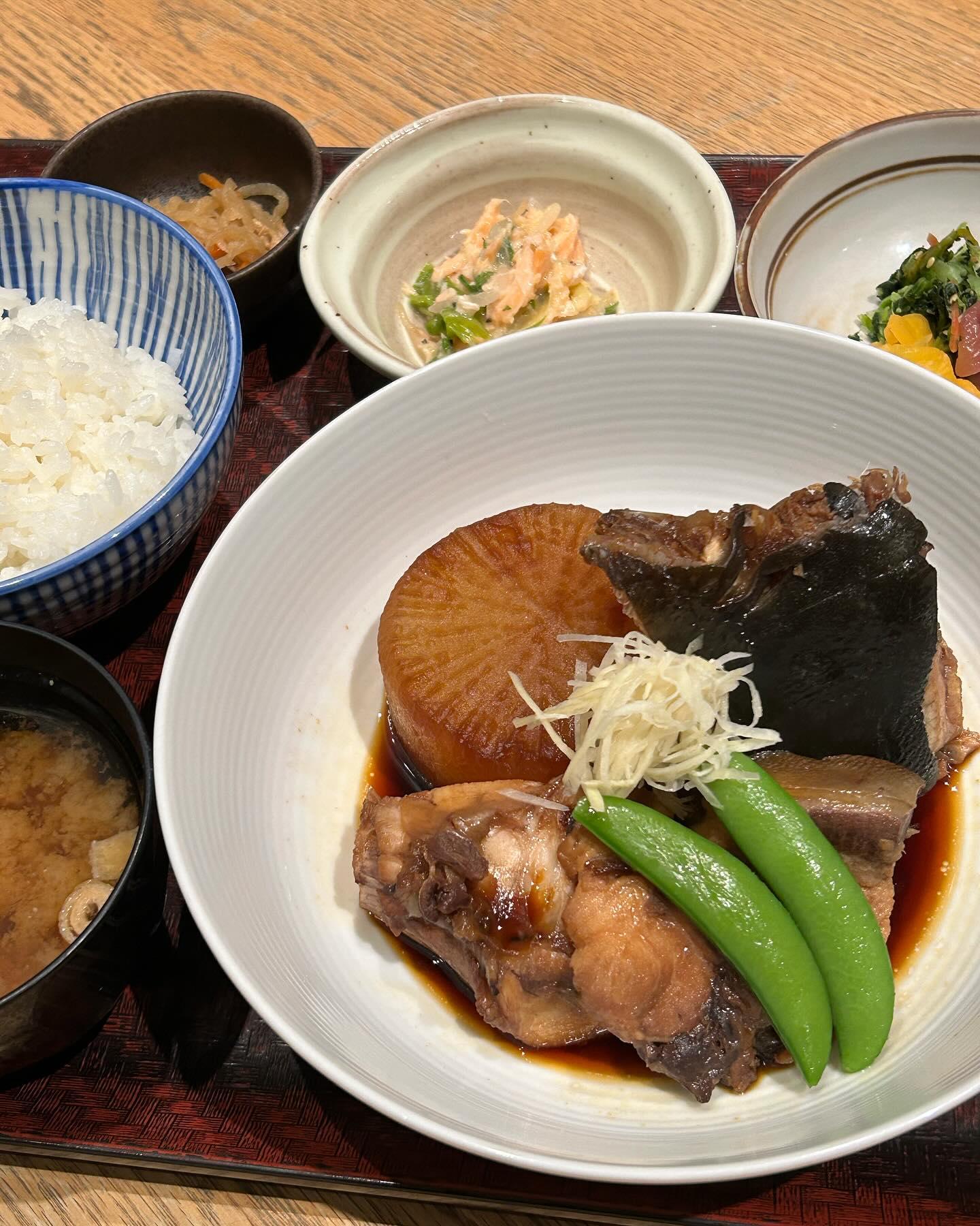 いらっしゃいませー