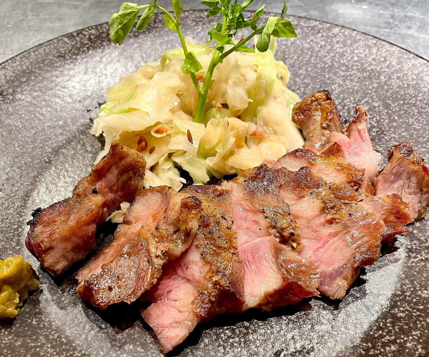 こんにちは。ニユートーキヨーパレスサイドビル店です🍖