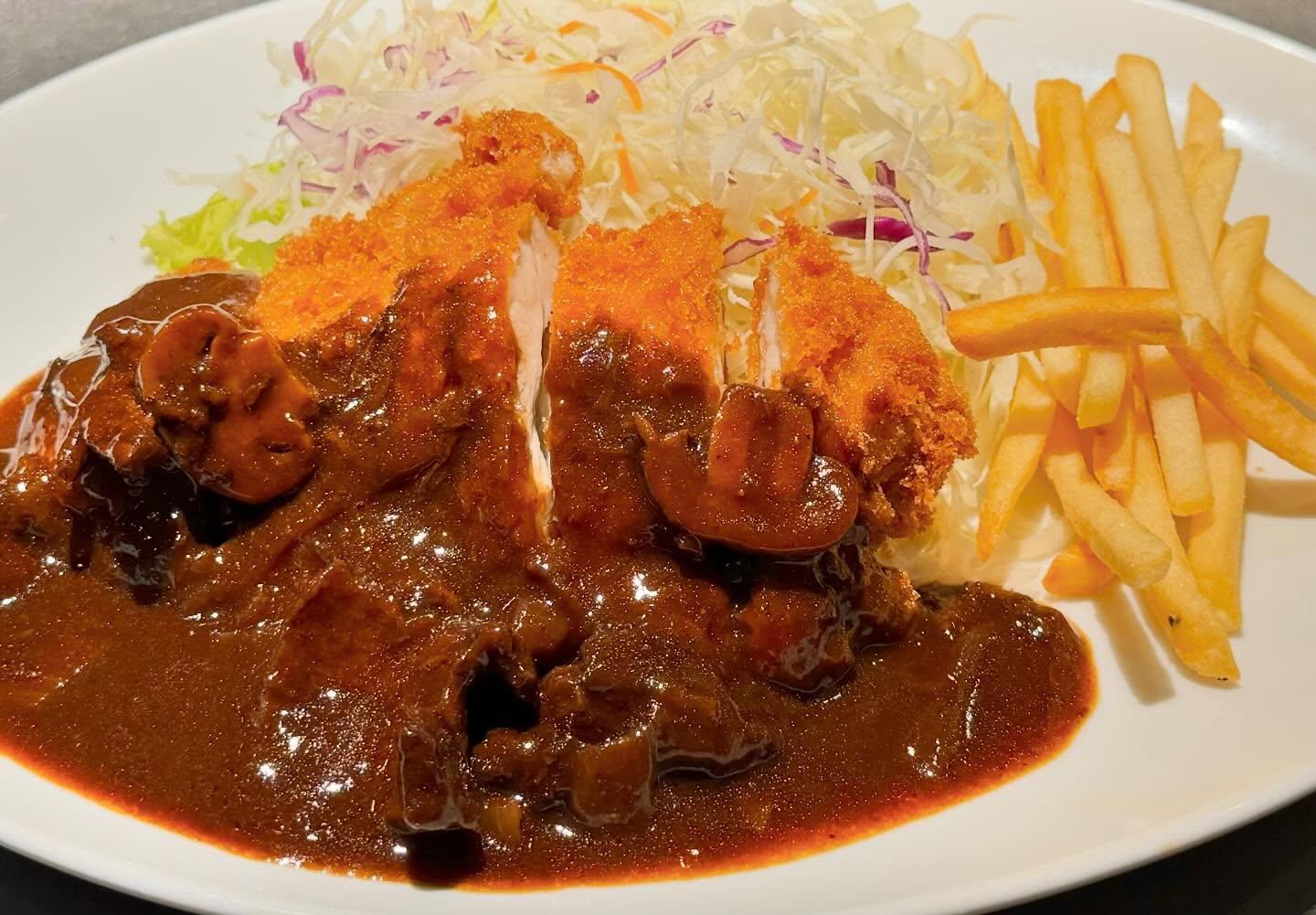 こんにちは☀️ニユートーキヨーパレスサイドビル店です😃