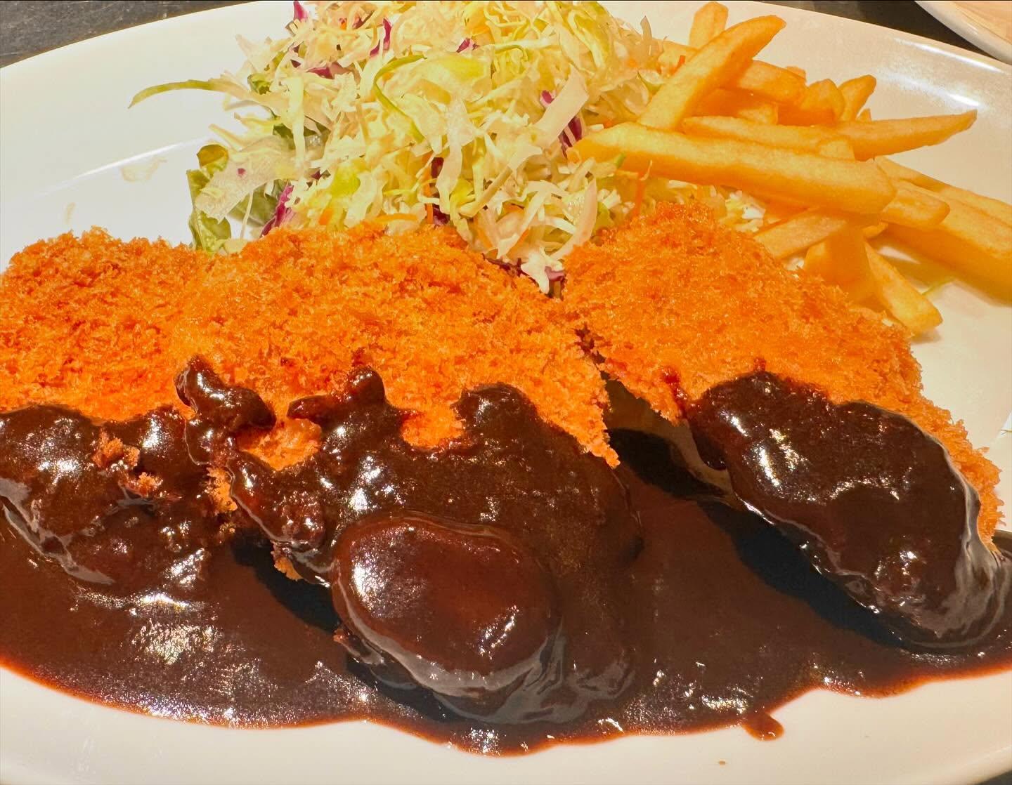 こんにちは☀️ニユートーキヨーパレスサイドビル店です😃