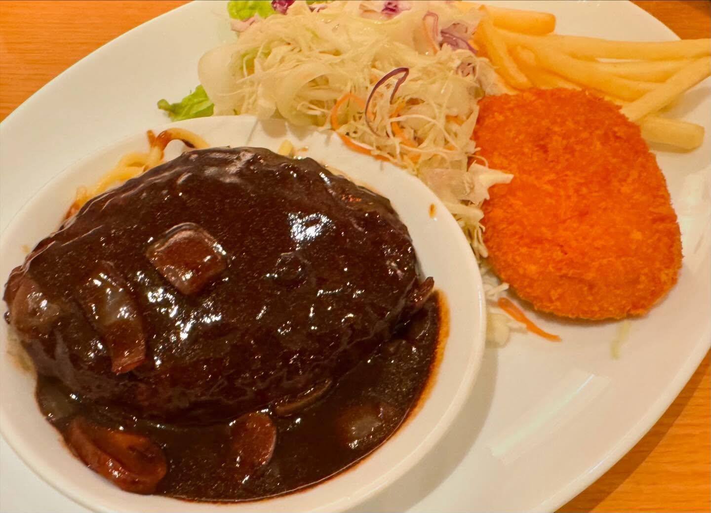 こんにちは☀️ニユートーキヨーパレスサイドビル店です😃