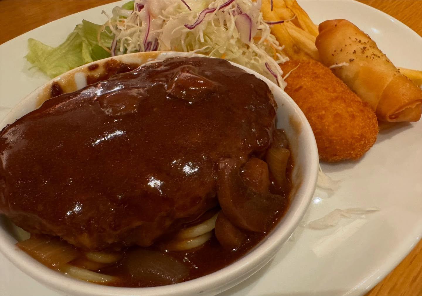 こんにちは☀️ニユートーキヨーパレスサイドビル店です😃