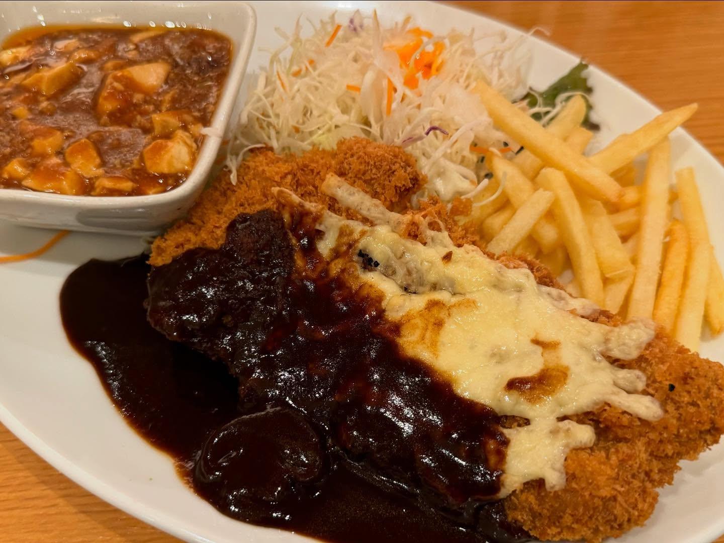 こんにちは☀️ニユートーキヨーパレスサイドビル店です😃