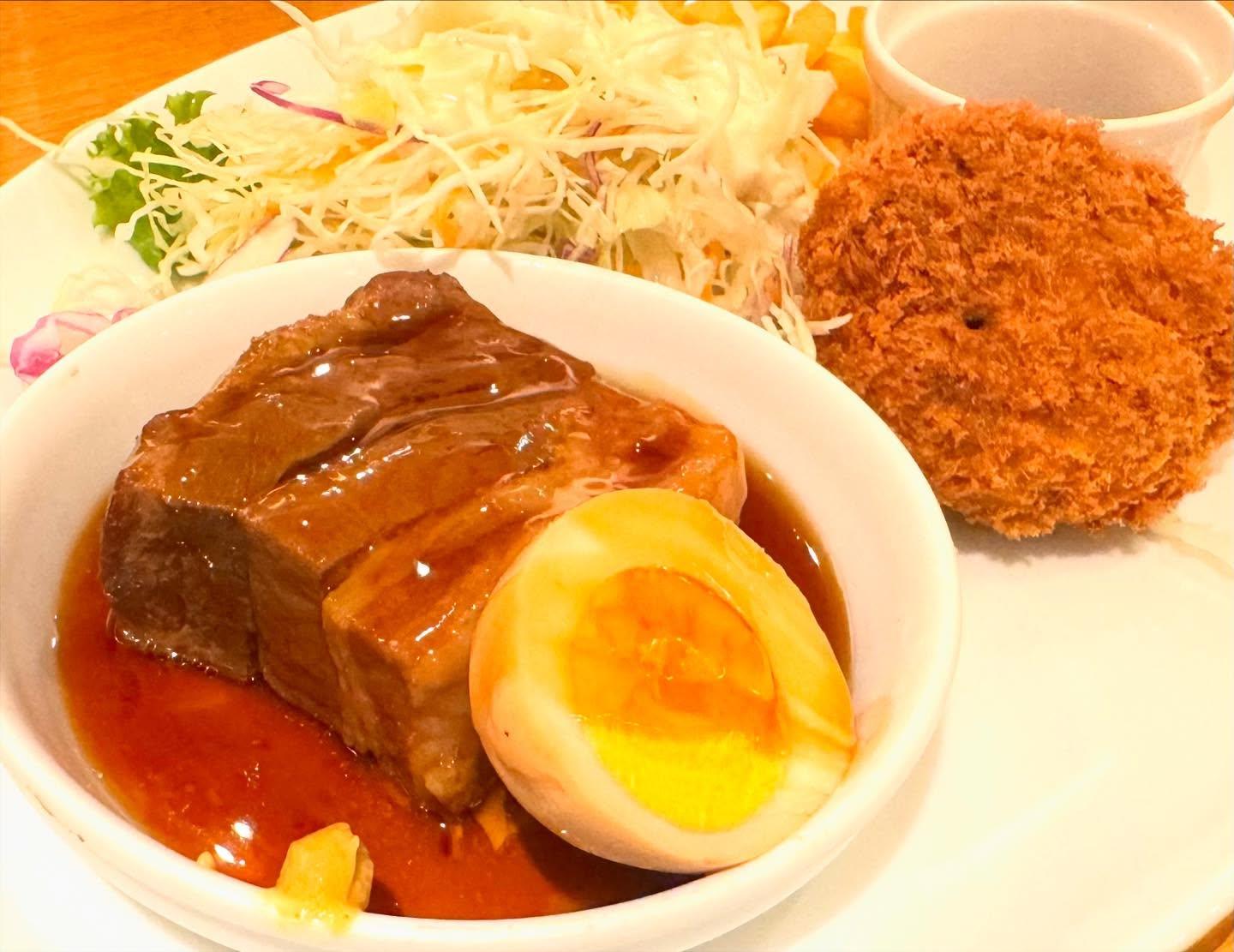 こんにちは☀️ニユートーキヨーパレスサイドビル店です😃