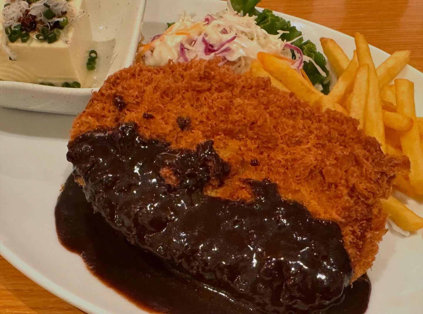 こんにちは☀️ニユートーキヨーパレスサイドビル店です😃