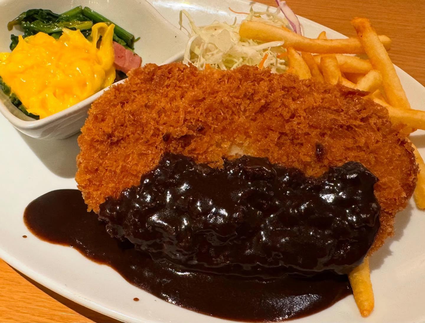 こんにちは☀️ニユートーキヨーパレスサイドビル店です😃