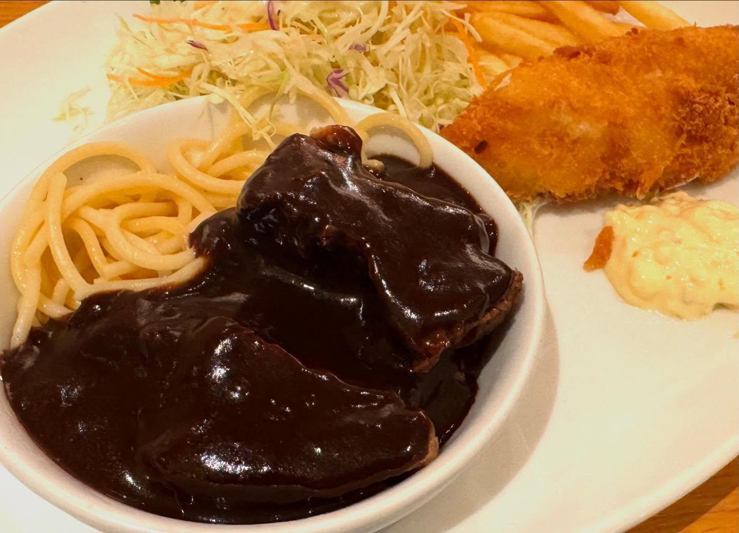 こんにちは☀️ニユートーキヨーパレスサイドビル店です😃