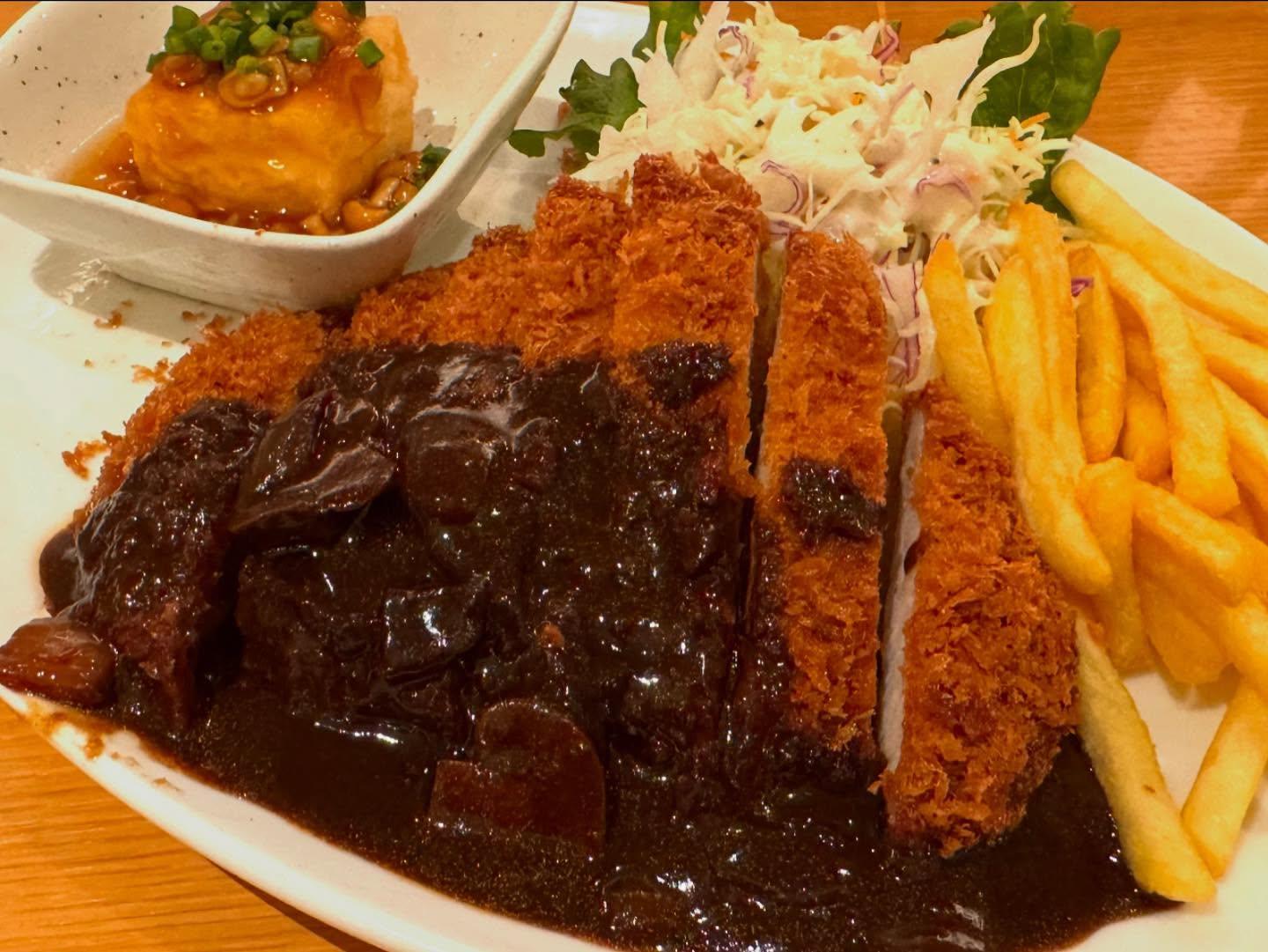 こんにちは☀️ニユートーキヨーパレスサイドビル店です😃