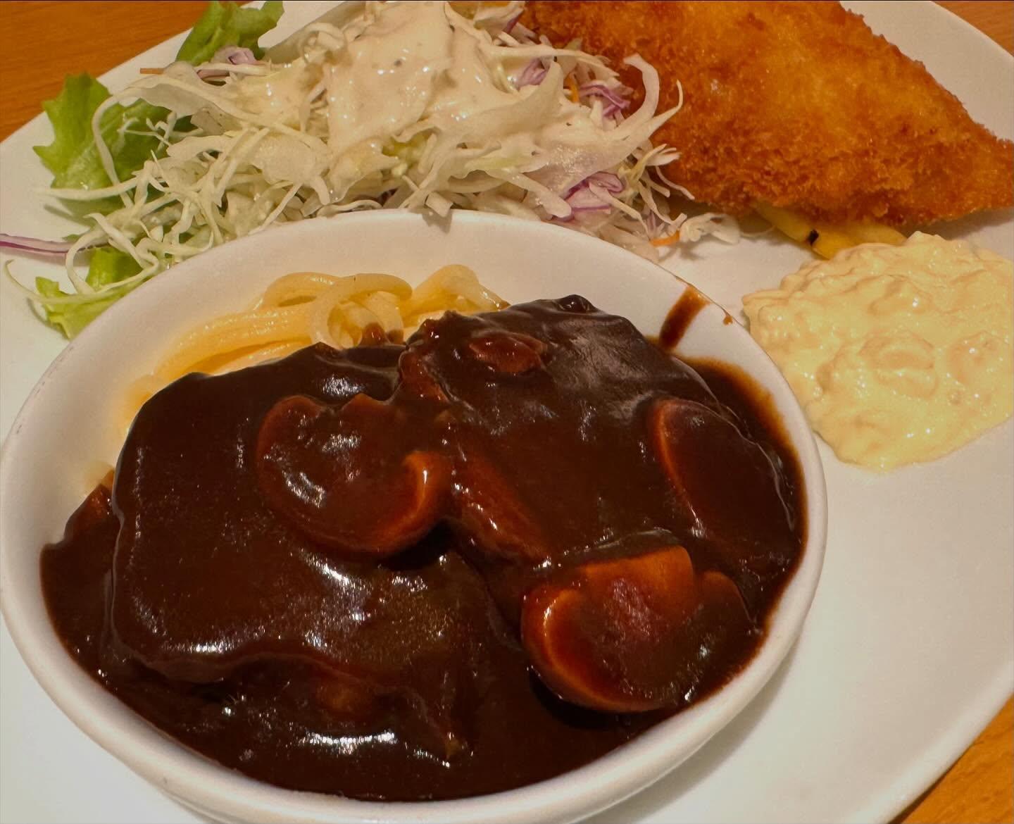 こんにちは☀️ニユートーキヨーパレスサイドビル店です😃