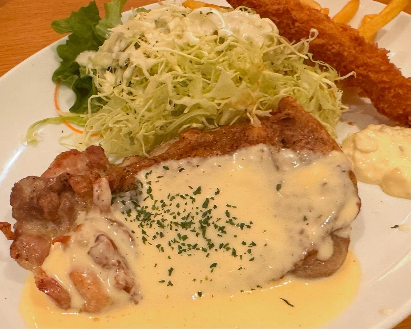 こんにちは☀️ニユートーキヨーパレスサイドビル店です😃