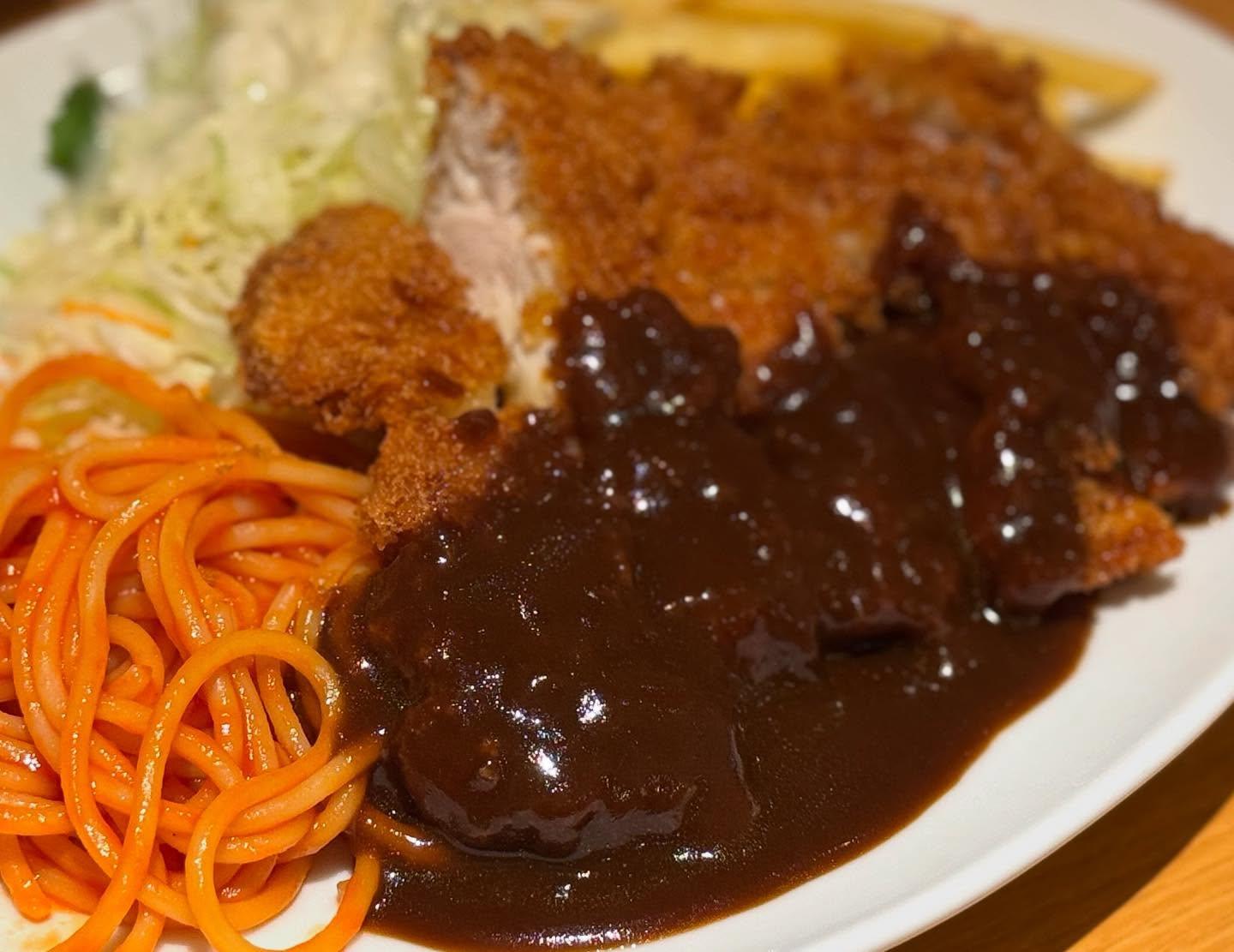 こんにちは☀️ニユートーキヨーパレスサイドビル店です😃