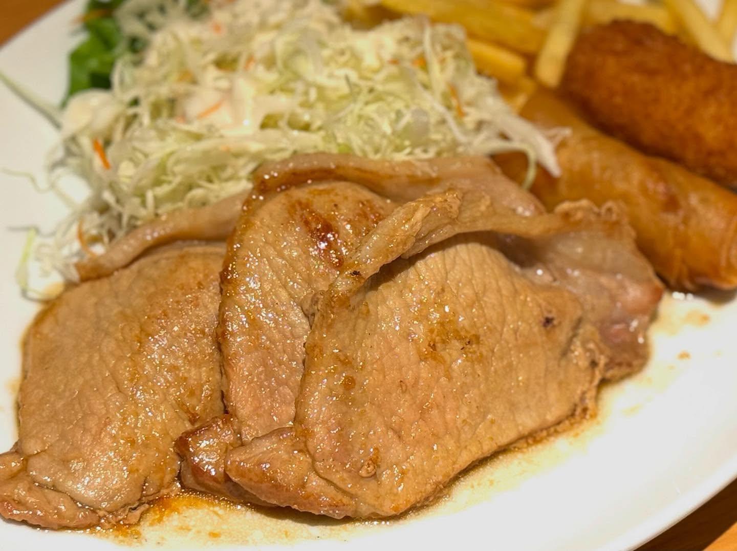 こんにちは☀️ニユートーキヨーパレスサイドビル店です😃
