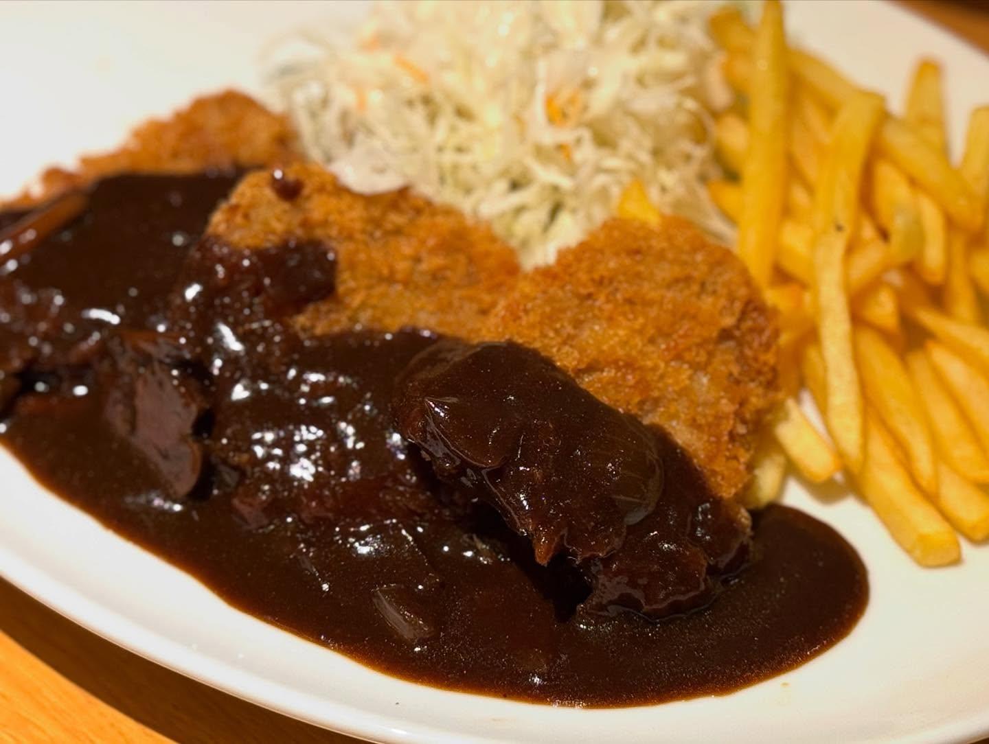 こんにちは☀️ニユートーキヨーパレスサイドビル店です😃