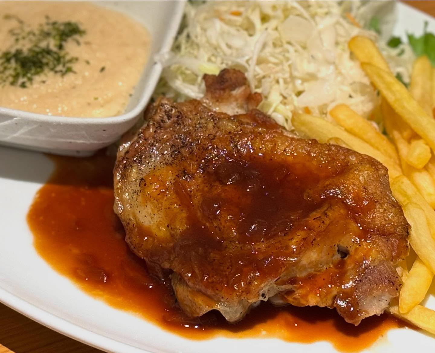 こんにちは☀️ニユートーキヨーパレスサイドビル店です😃