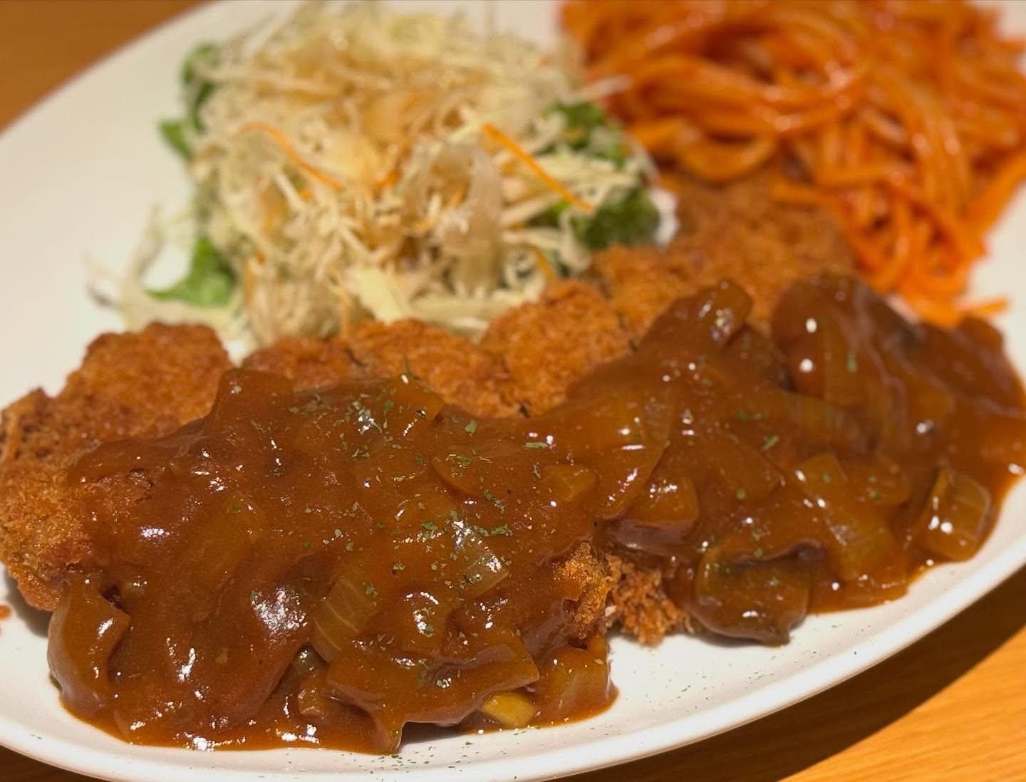 こんにちは☀️ニユートーキヨーパレスサイドビル店です😃