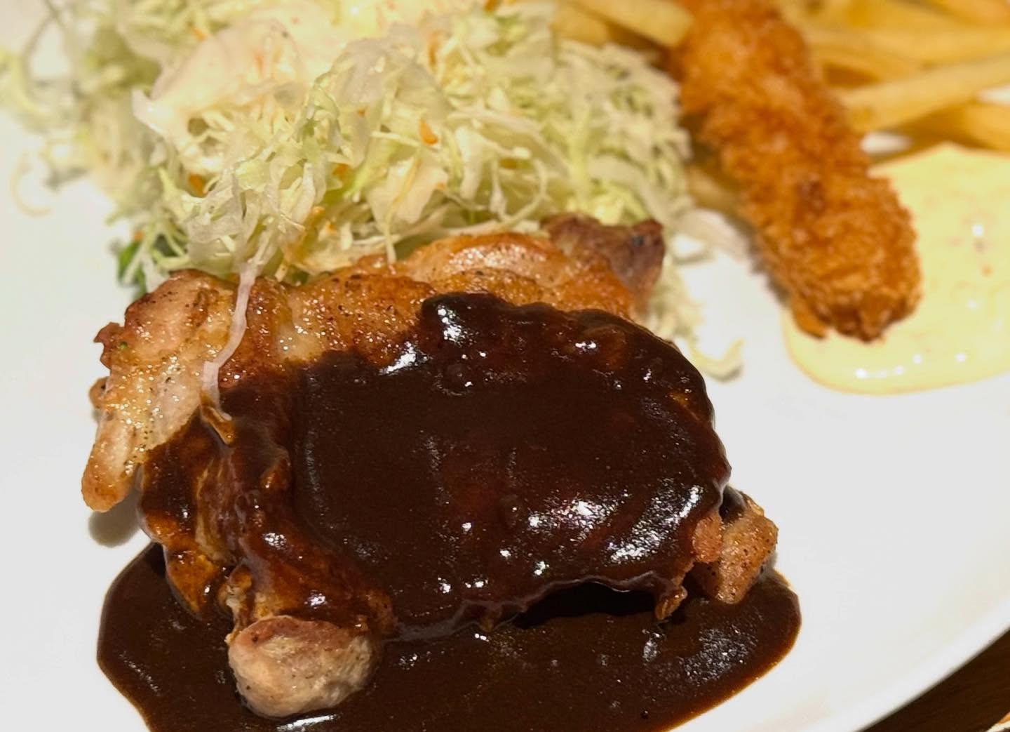 こんにちは☀️ニユートーキヨーパレスサイドビル店です😃