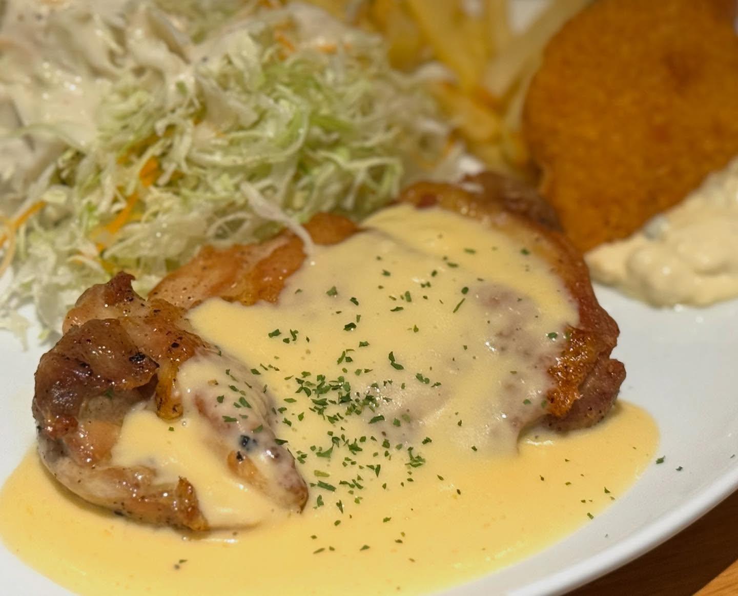 こんにちは☀️ニユートーキヨーパレスサイドビル店です😃