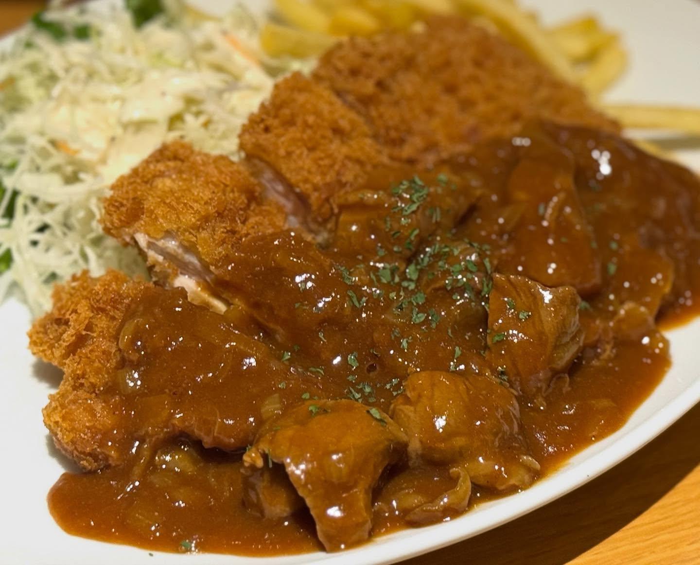 こんにちは☀️ニユートーキヨーパレスサイドビル店です😃