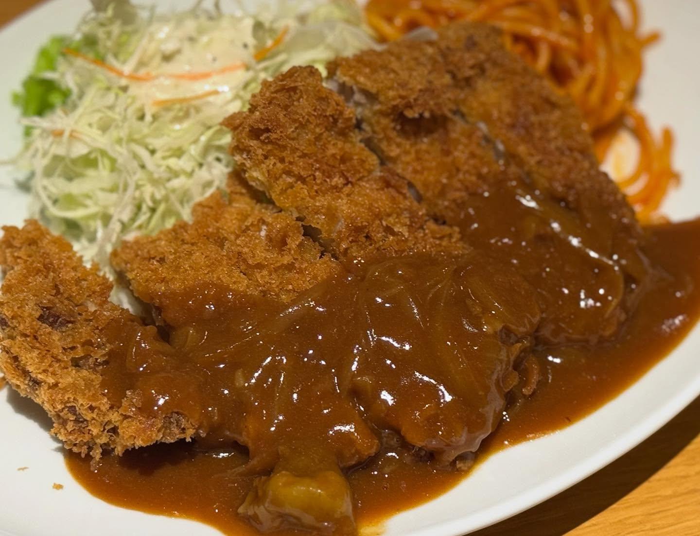 こんにちは☀️ニユートーキヨーパレスサイドビル店です😃